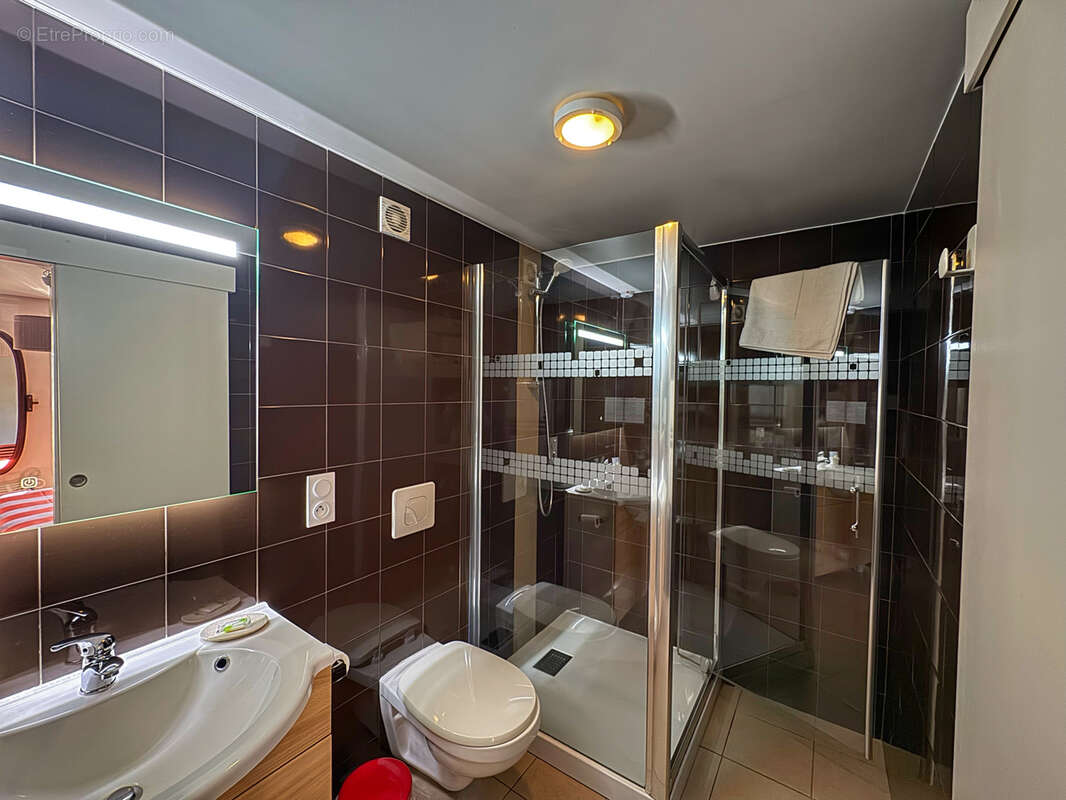 Commerce à SAINT-JEAN-PIED-DE-PORT