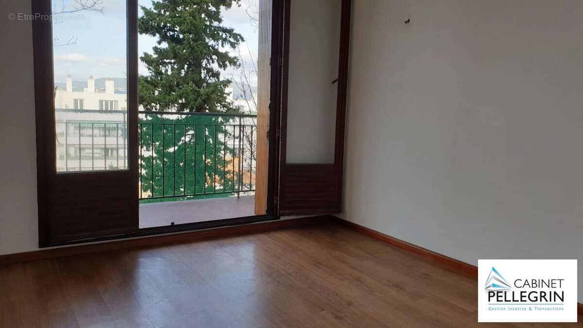 Appartement à MARSEILLE-4E