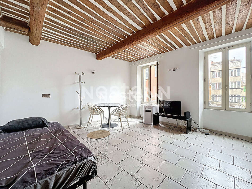 Appartement à VALLAURIS