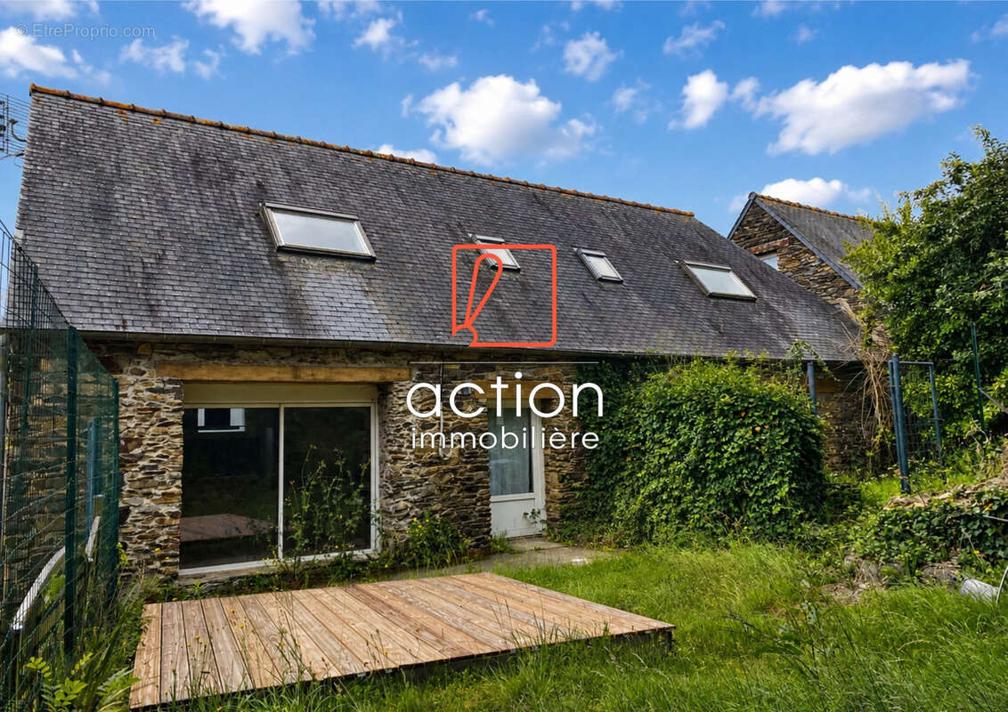 Maison à LA ROCHE-DERRIEN