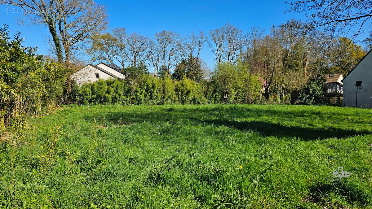 Terrain à LA CHAPELLE-SUR-ERDRE