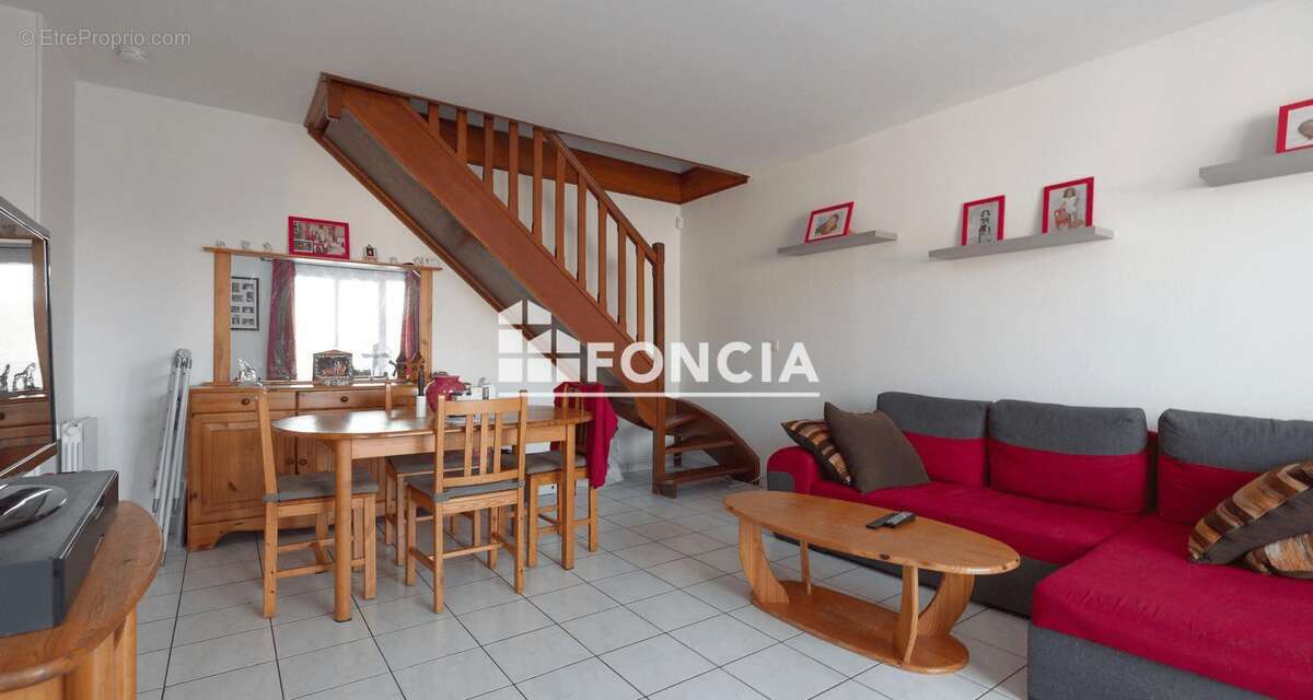Appartement à COMBS-LA-VILLE