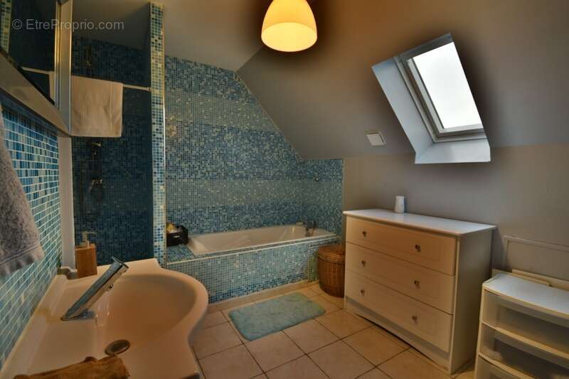 Maison à FONTAINE-LA-GUYON