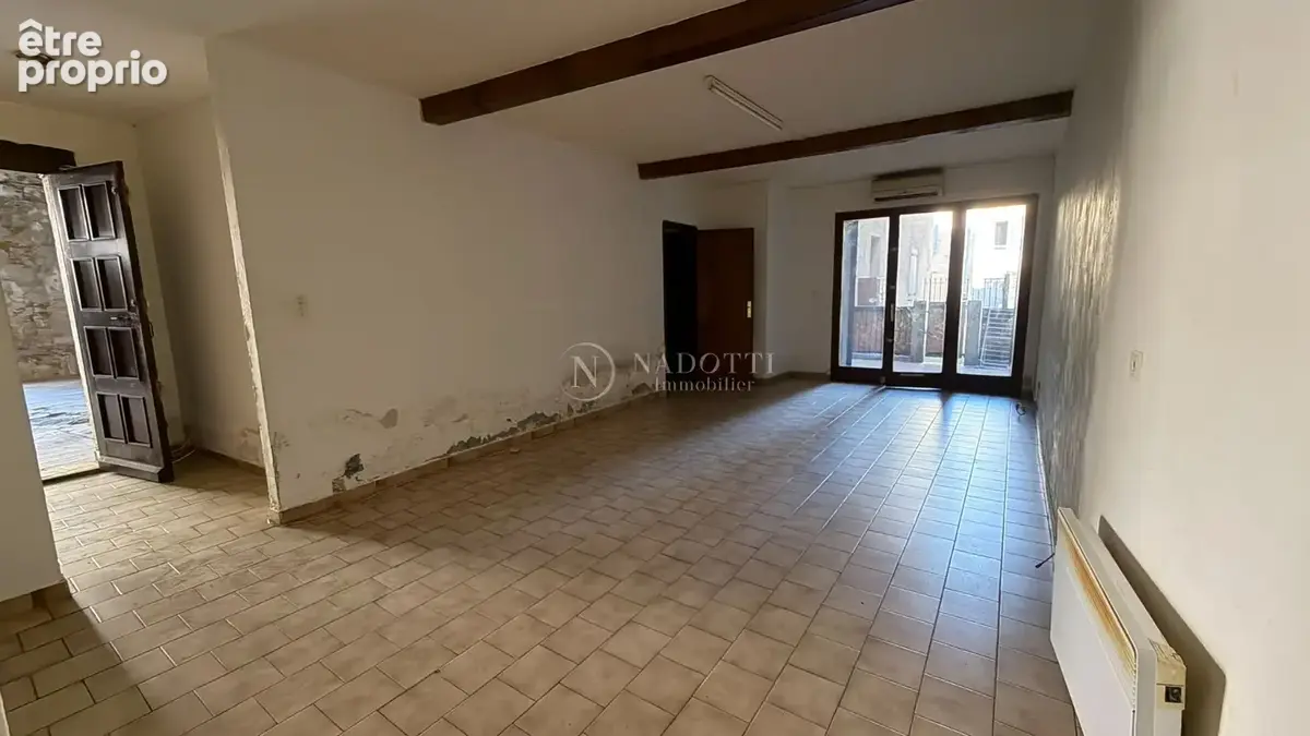 Appartement à rénover avec cour et place de parking - photo 4