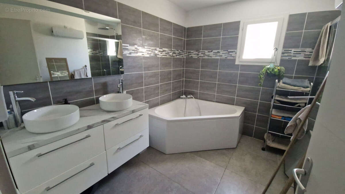 Maison à LA VILLE-DIEU-DU-TEMPLE