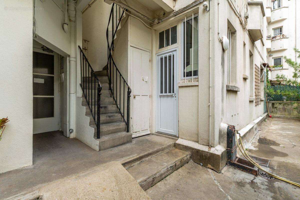 Commerce à PARIS-16E