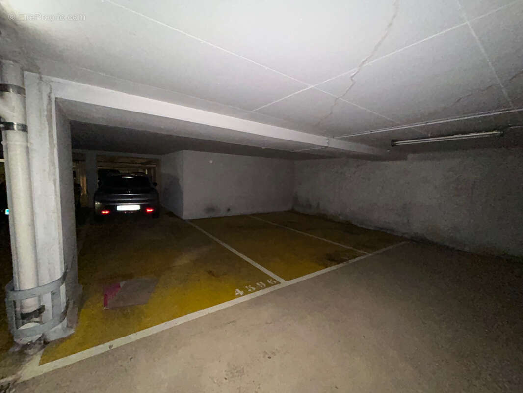 Parking à PARIS-15E