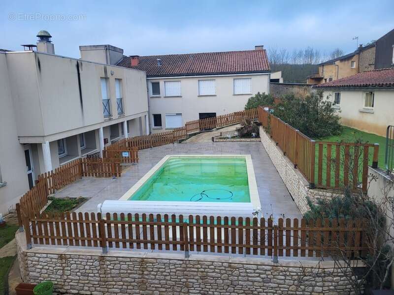 Appartement à SAINT-LOUP-LAMAIRE