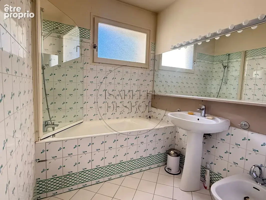 EXCLUSIVITÉ - F4 de 86 m2 avec balcon plein sud, cave et parking - Chambourcy centre. - photo 12