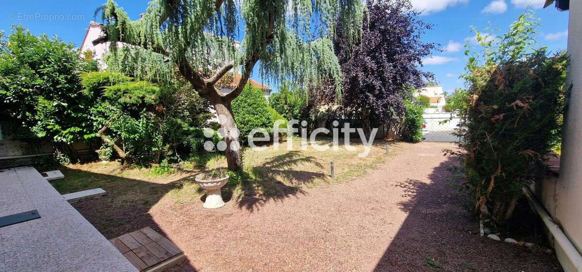 Maison 104 m² à L'isle-D'espagnac  - photo 8