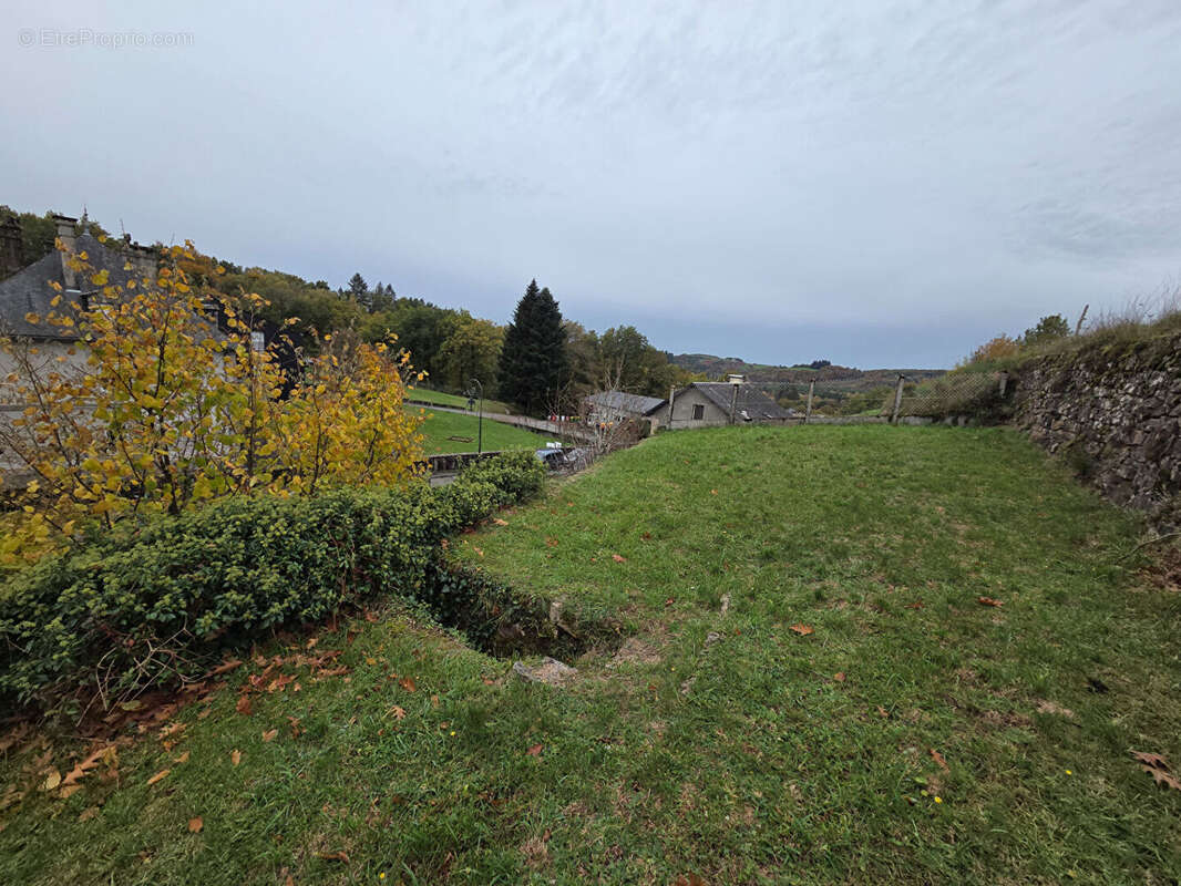 n°3 - Maison à BUGEAT