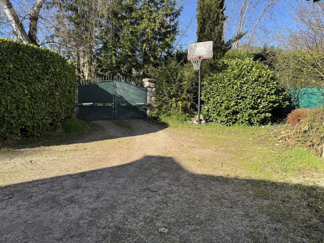 Maison à BRIVES-CHARENSAC