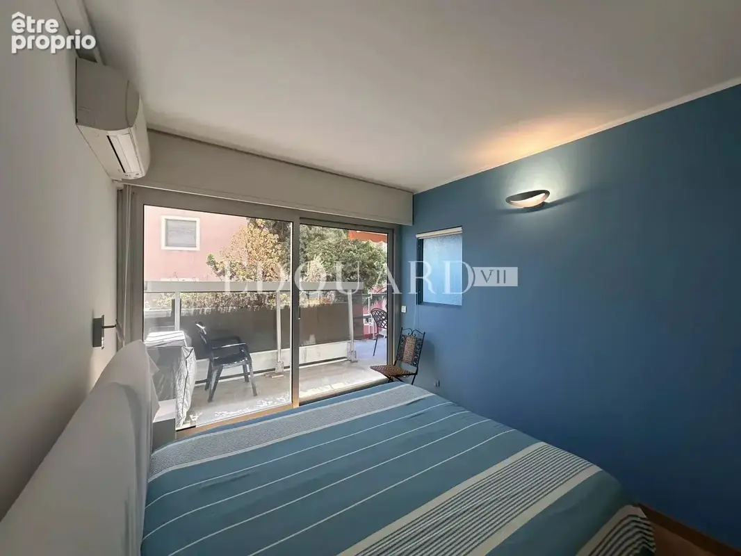 En exclusivité trois pièces en excellent état avec grande terrasse, vue mer et parking, face aux Sablettes - photo 8