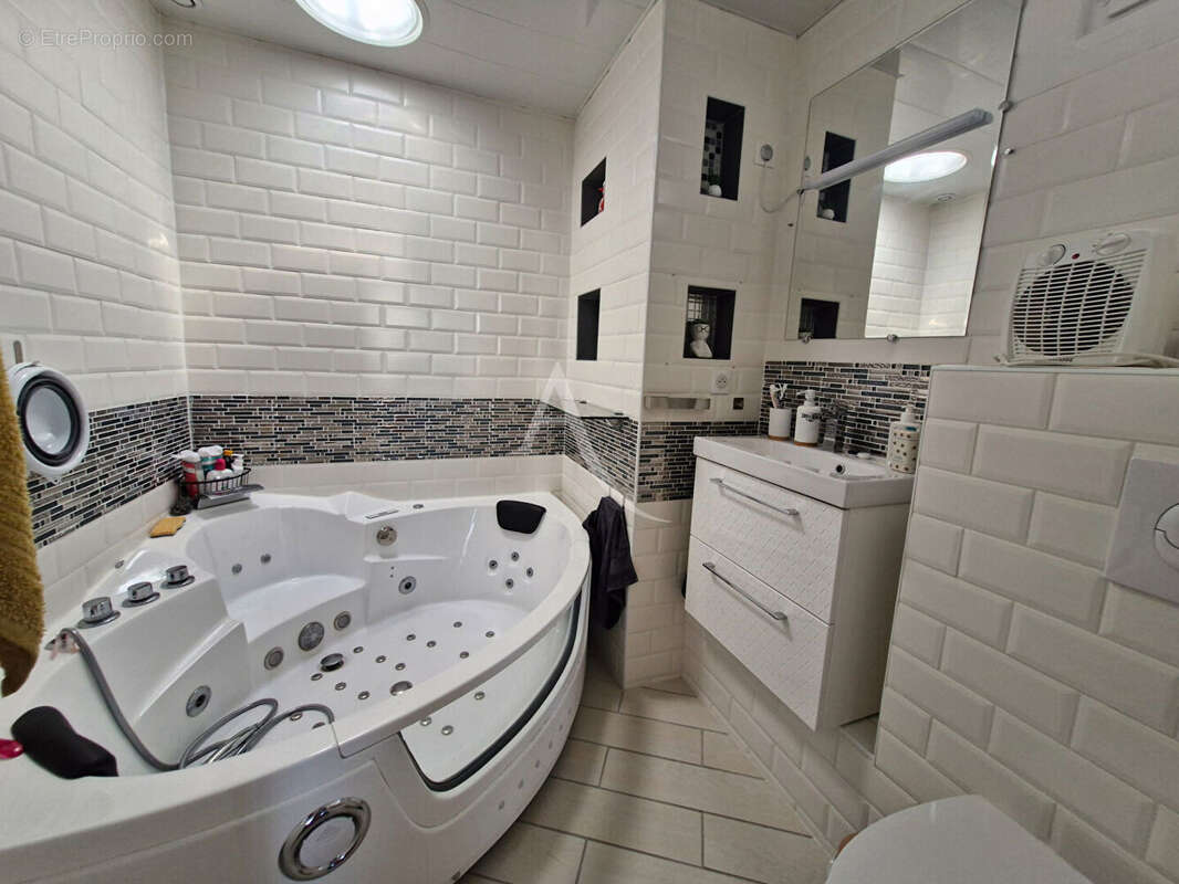 Maison à SAINT-JEAN-DE-BRAYE