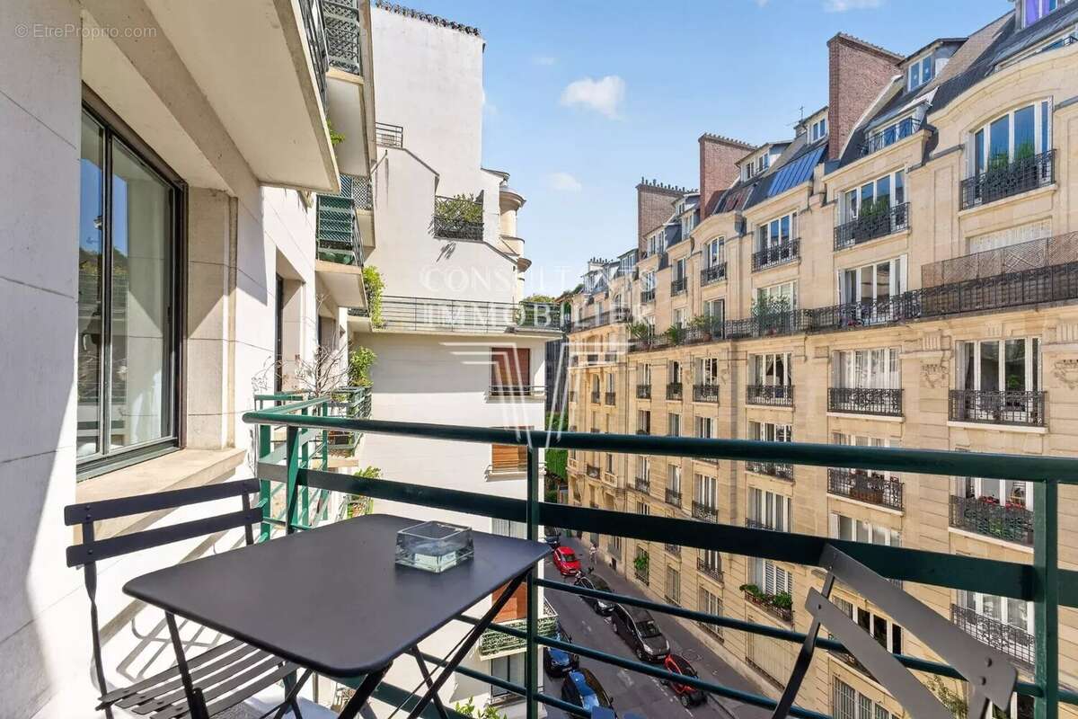 Appartement à PARIS-16E