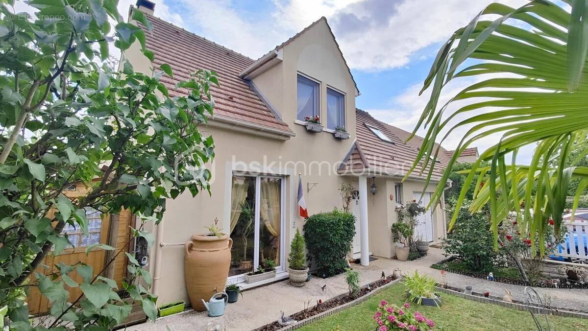 Maison à CHAUCONIN-NEUFMONTIERS