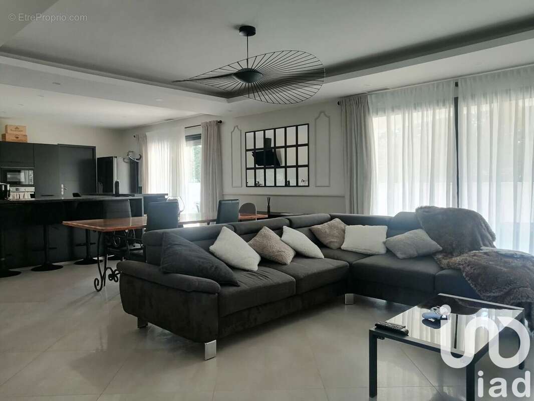 Photo 2 - Maison à SORGUES