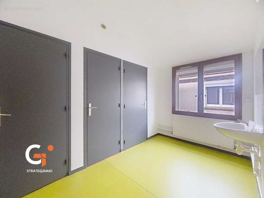 Commerce à SAINT-ETIENNE-DU-ROUVRAY