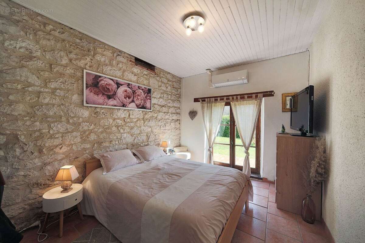 Jolie propriété de caractère à proximité de Lauzerte - Maison familiale ou double habitation sur 2 912 m² - photo 9