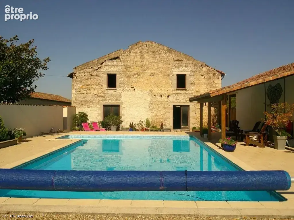 Superbe Maison Individuelle Avec Une Piscine Chauffée et Une Maison À Rénover - photo 34