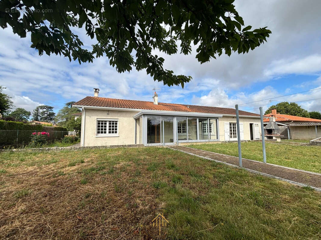 Maison de plain-pied - 140 m2 - 6 chambres - terrain clos - photo 2