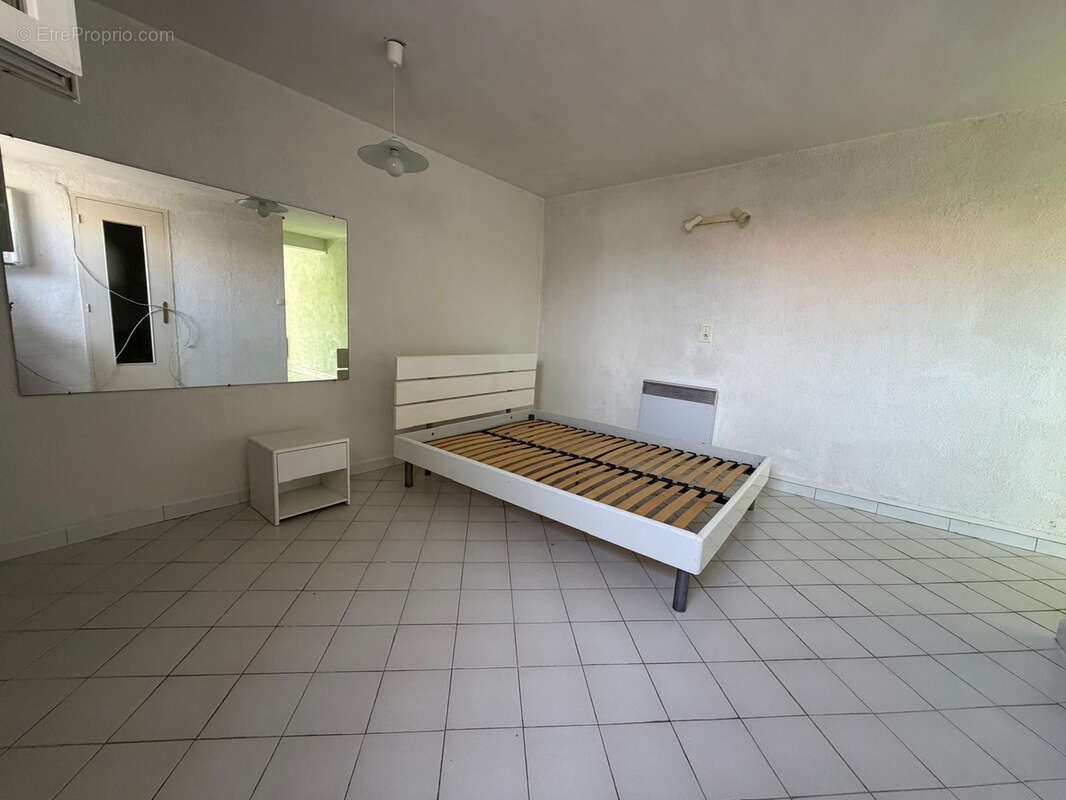Marignane,  villa 3 logements, garage, terrain de 392 m2, fort potentiel - photo 13