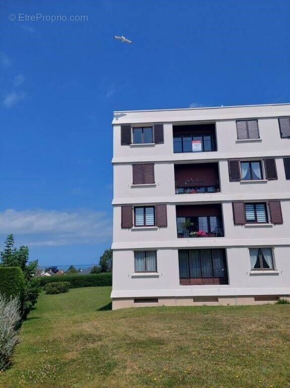 Appartement à DONVILLE-LES-BAINS