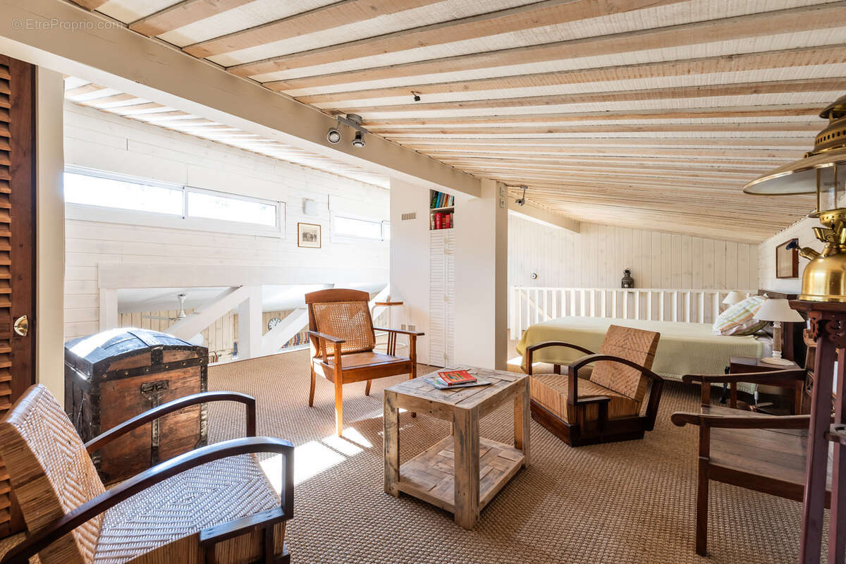 Maison à ARES
