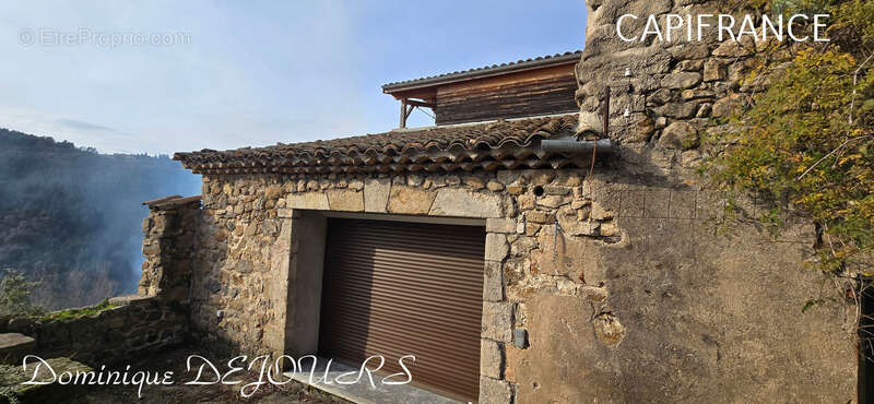 Maison à SAINT-MAURICE-EN-CHALENCON