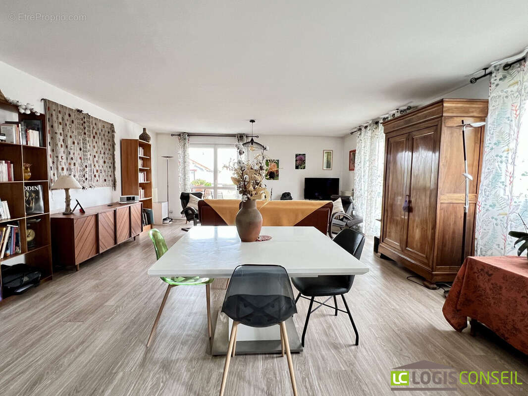 Appartement à FRESNES