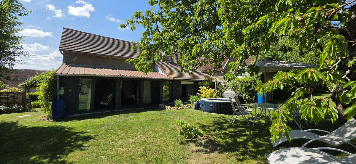 Maison à COLMERY
