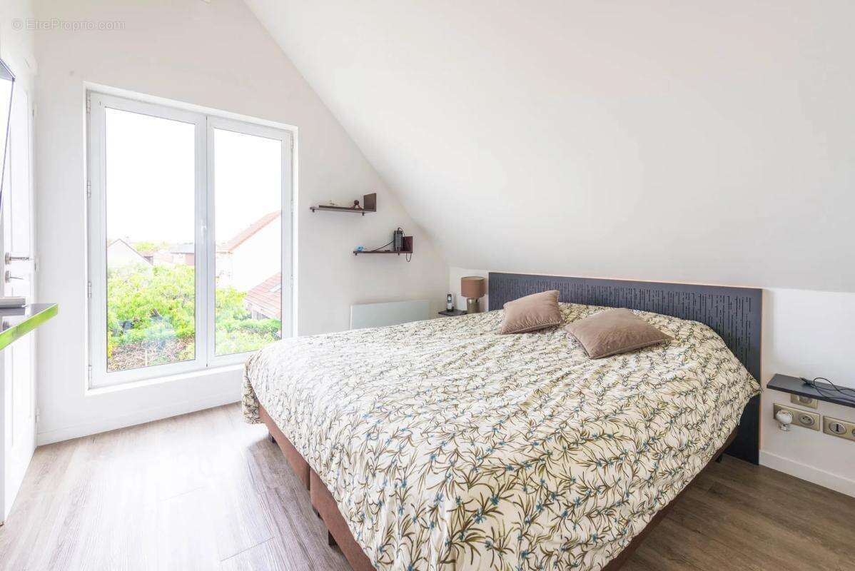 Maison à SARTROUVILLE