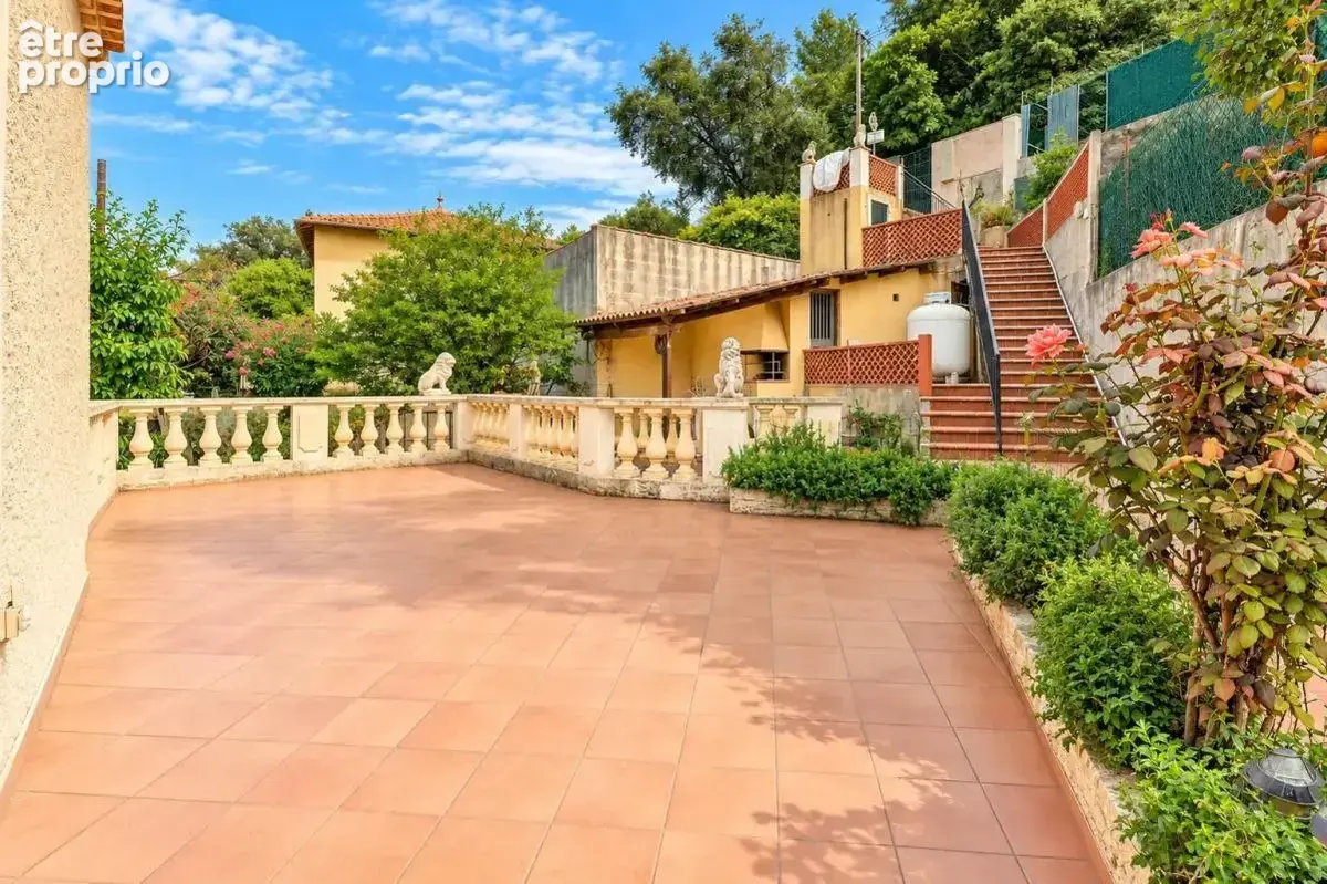 La trinité – dernier étage  5 pièces de 128 m² – 4 chambres, 3 terrasses et jardin privatif - photo 4