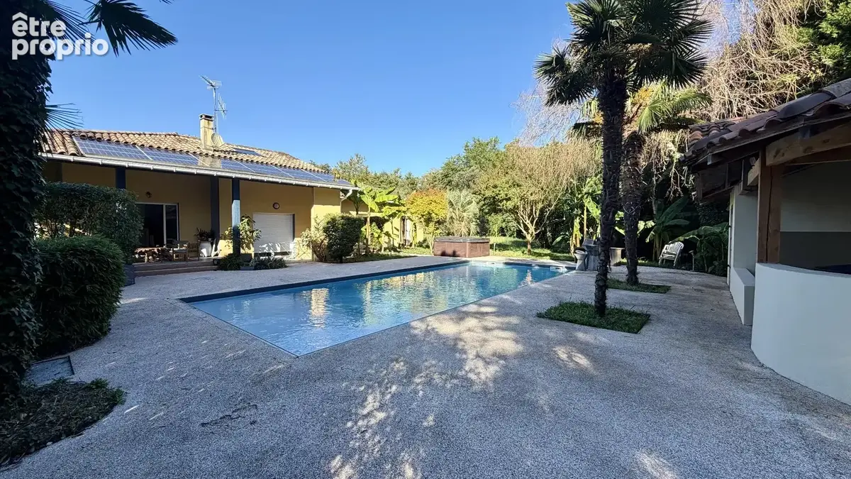 Maison T6 de 175 m² avec piscine plein sud, pool house et jacuzzi sur un terrain de 3 500 m² - photo 4
