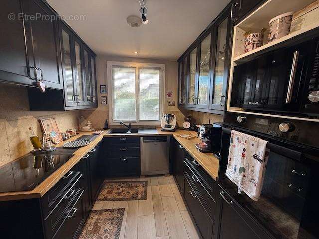 Maison à SAINT-MARTIN-DE-BIENFAITE-LA-CRESSONNIERE