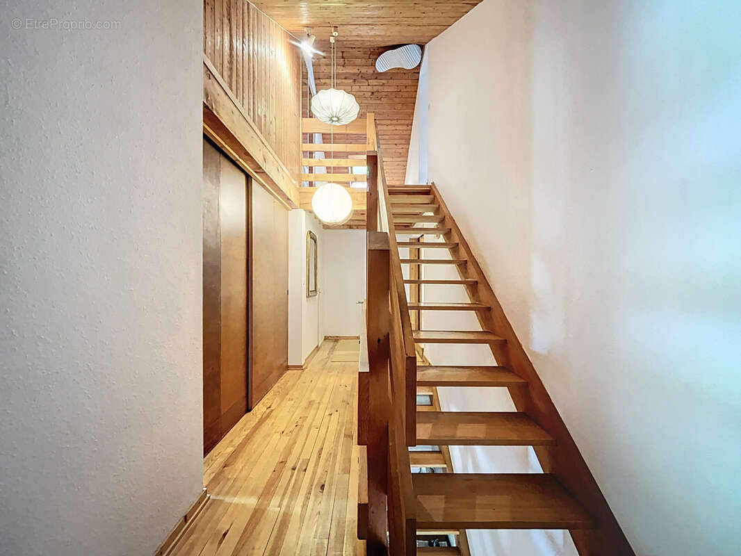 Maison à CORCELLES-LES-MONTS