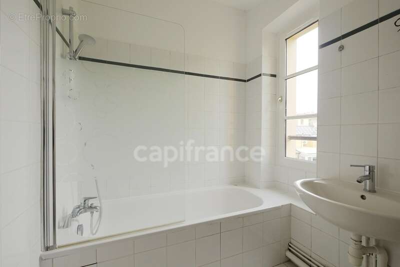 VERSAILLES CHANTIERS – Appartement lumineux 60 m² (70 m² utiles) proche gare, cave et local vélo - photo 5