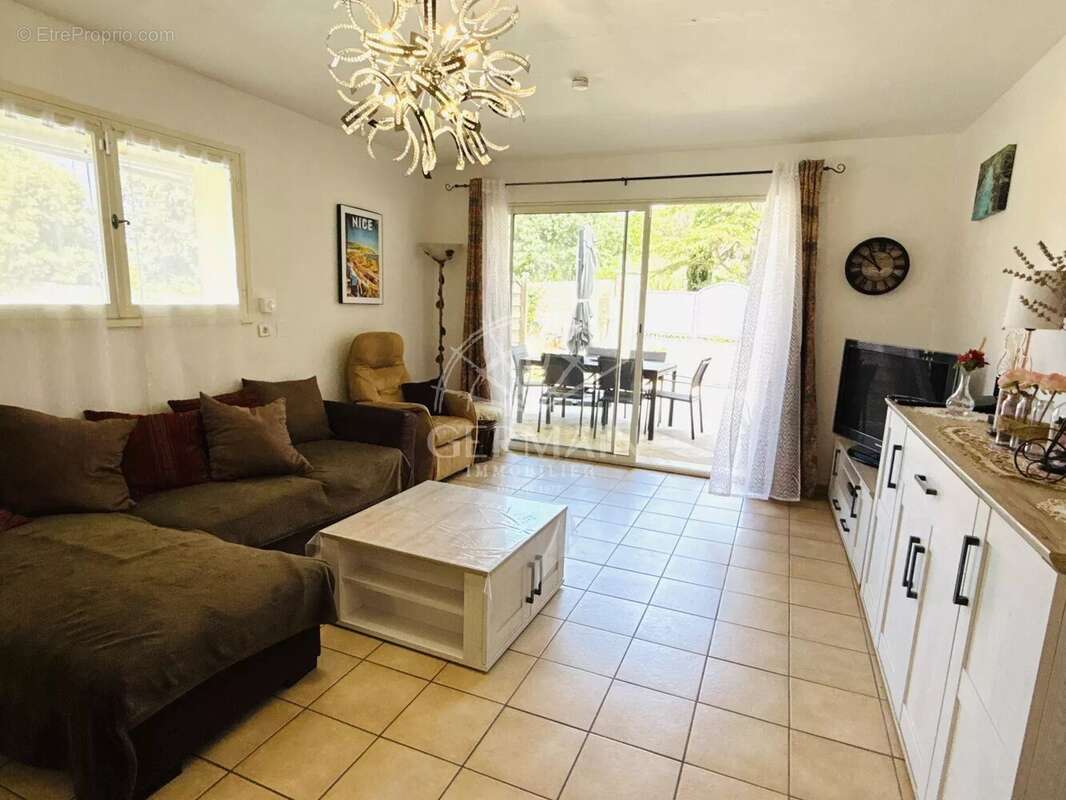 Maison à L'ISLE-SUR-LA-SORGUE