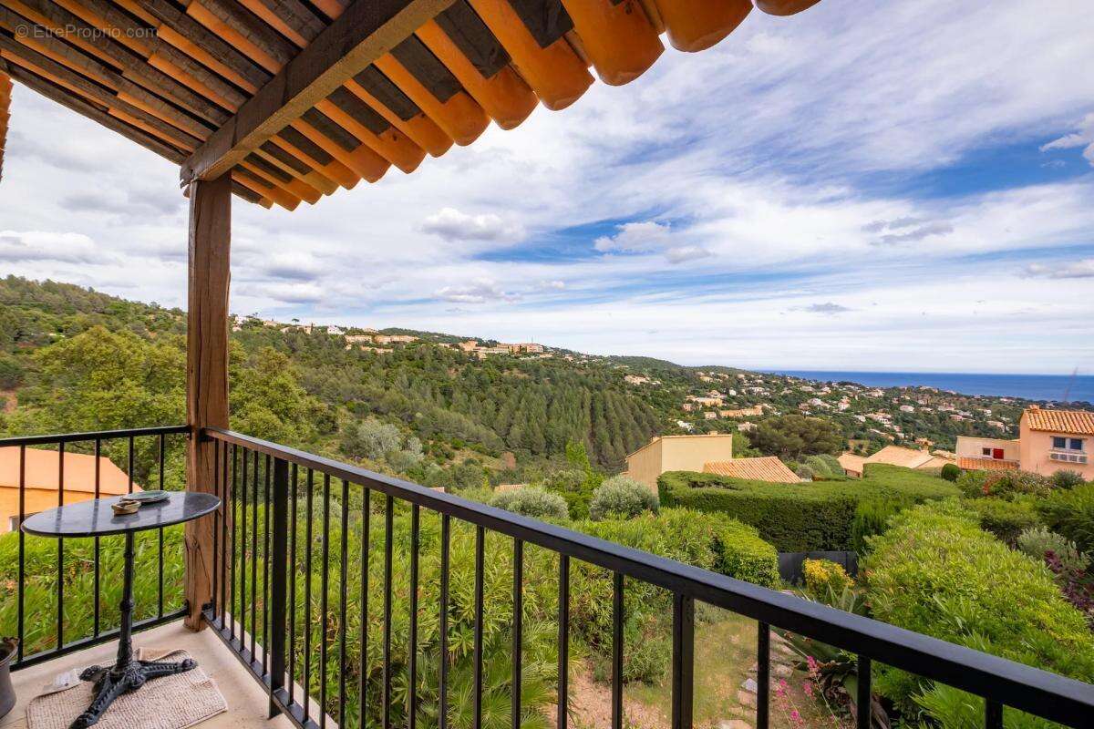 Maison à ROQUEBRUNE-SUR-ARGENS