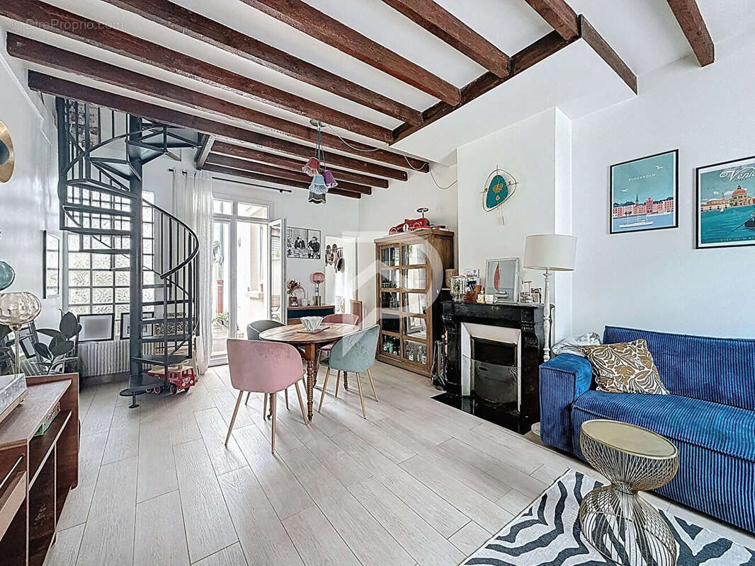 Maison à COURBEVOIE