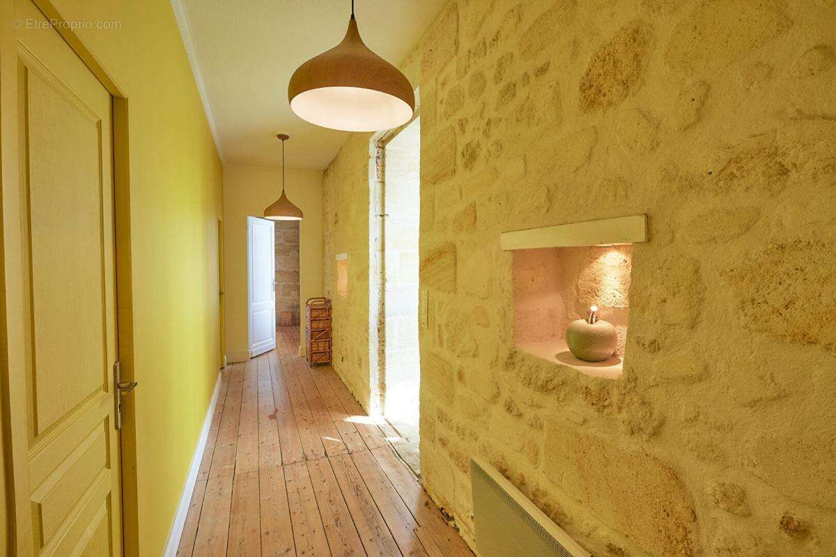 Maison Saint Julien-Beychevelle Médoc à 35 mn de Bordeaux  7 pièce(s) 160 m2 - photo 5