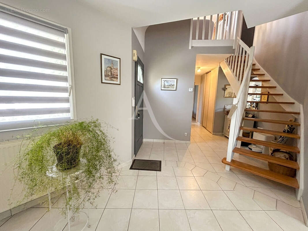 Maison familiale d'environ 179 m² en plein coeur de Saint-André-des-Eaux - photo 2