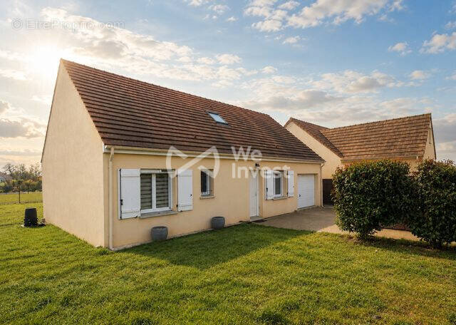 Maison à SAINT-SYMPHORIEN-LE-CHATEAU