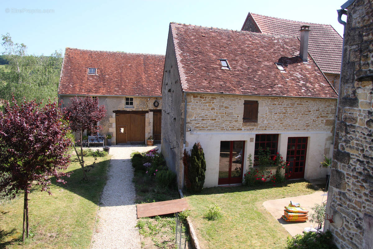 Maison à CHATEAUNEUF-VAL-DE-BARGIS