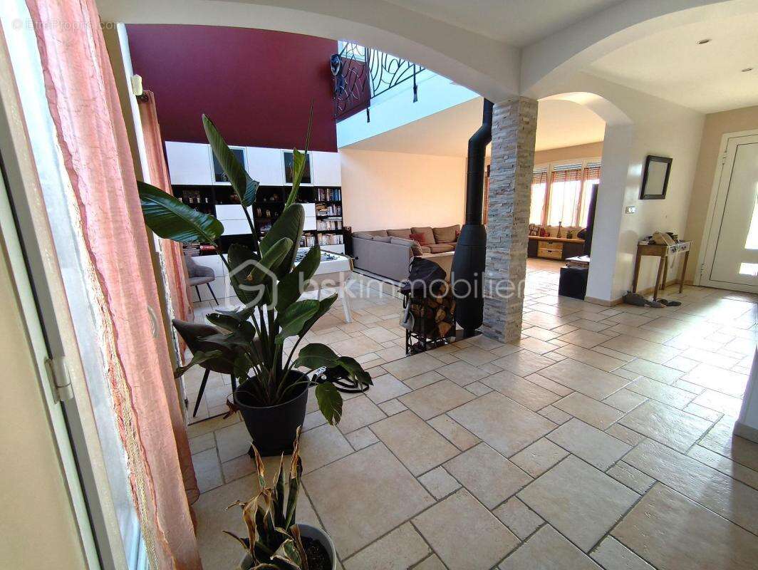 Maison de 210m2 avec piscine - photo 5
