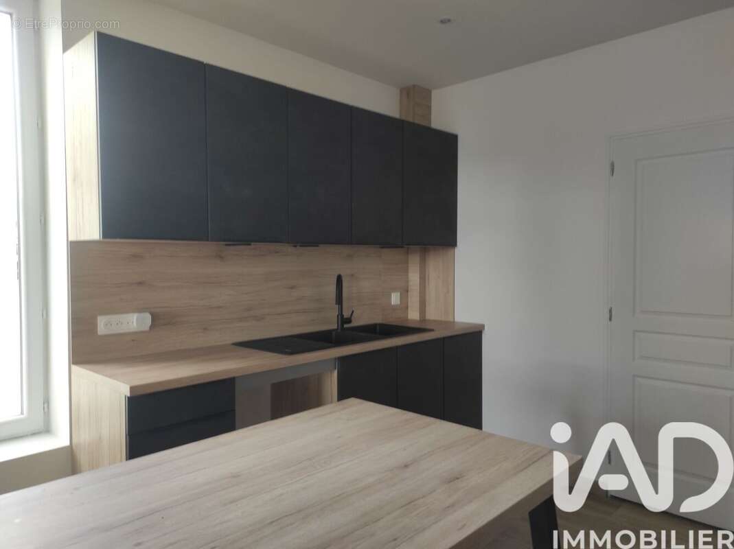Maison 122 m² à Saint-Hilliers  - photo 8