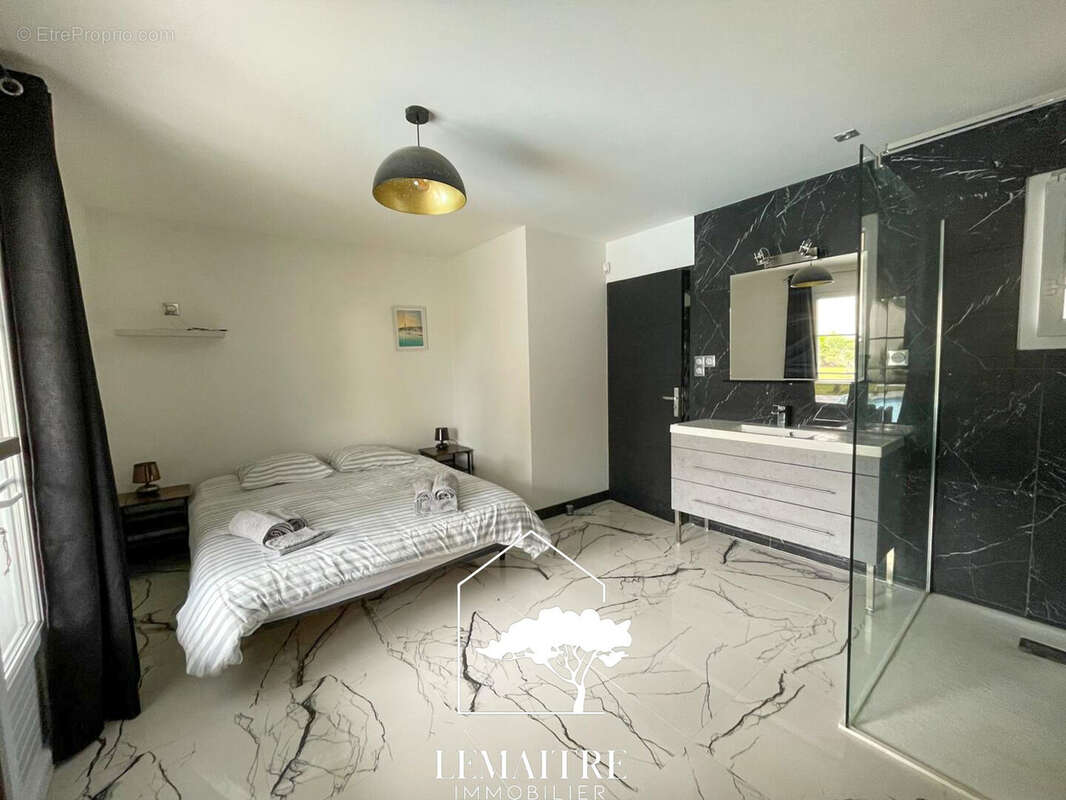 Maison à LES MATHES