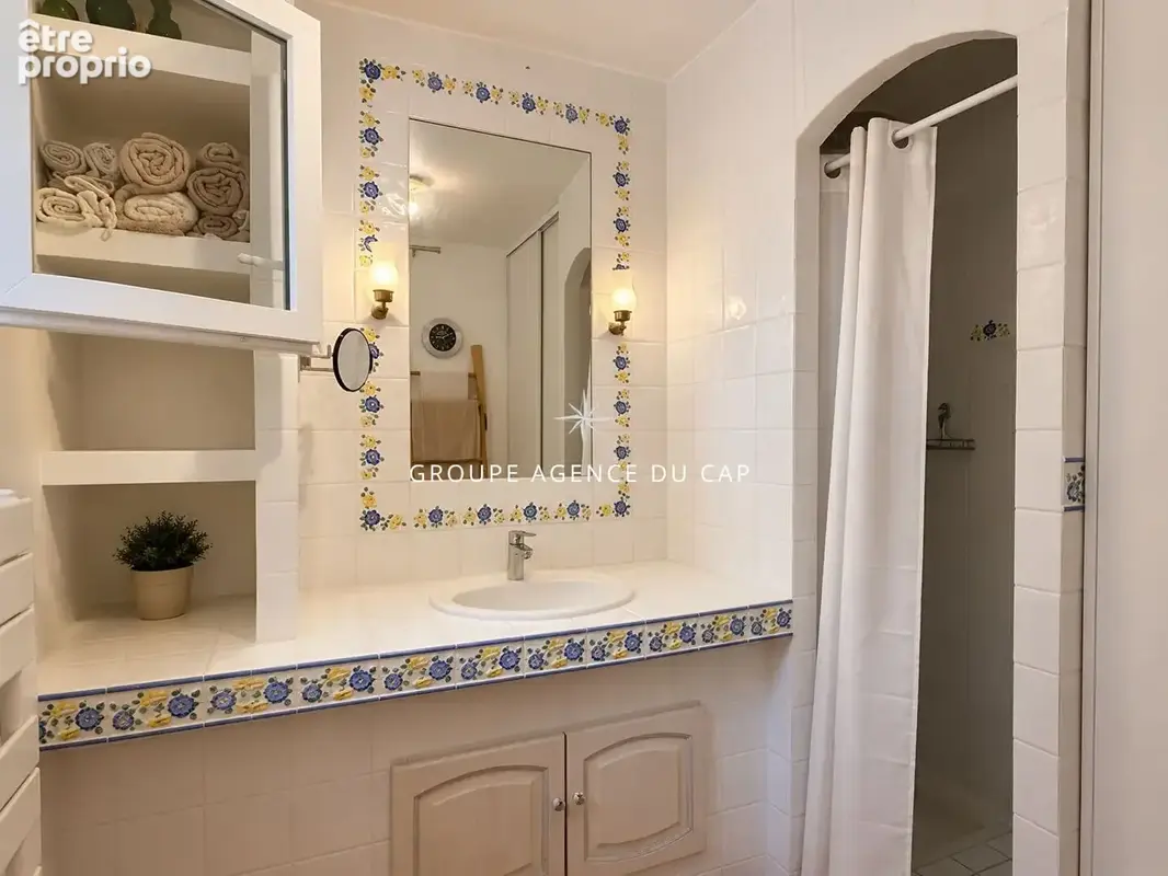 A vendre  la bouverie villa provencale plain pied piscine garage - photo 14