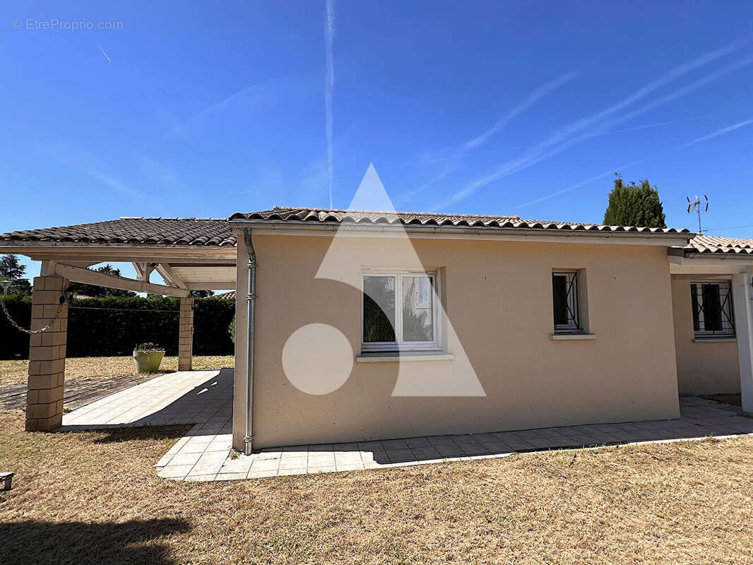 Maison à COUTRAS