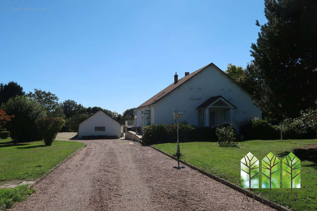 Maison 400 m² à Lourdoueix-Saint-Pierre  - photo 7